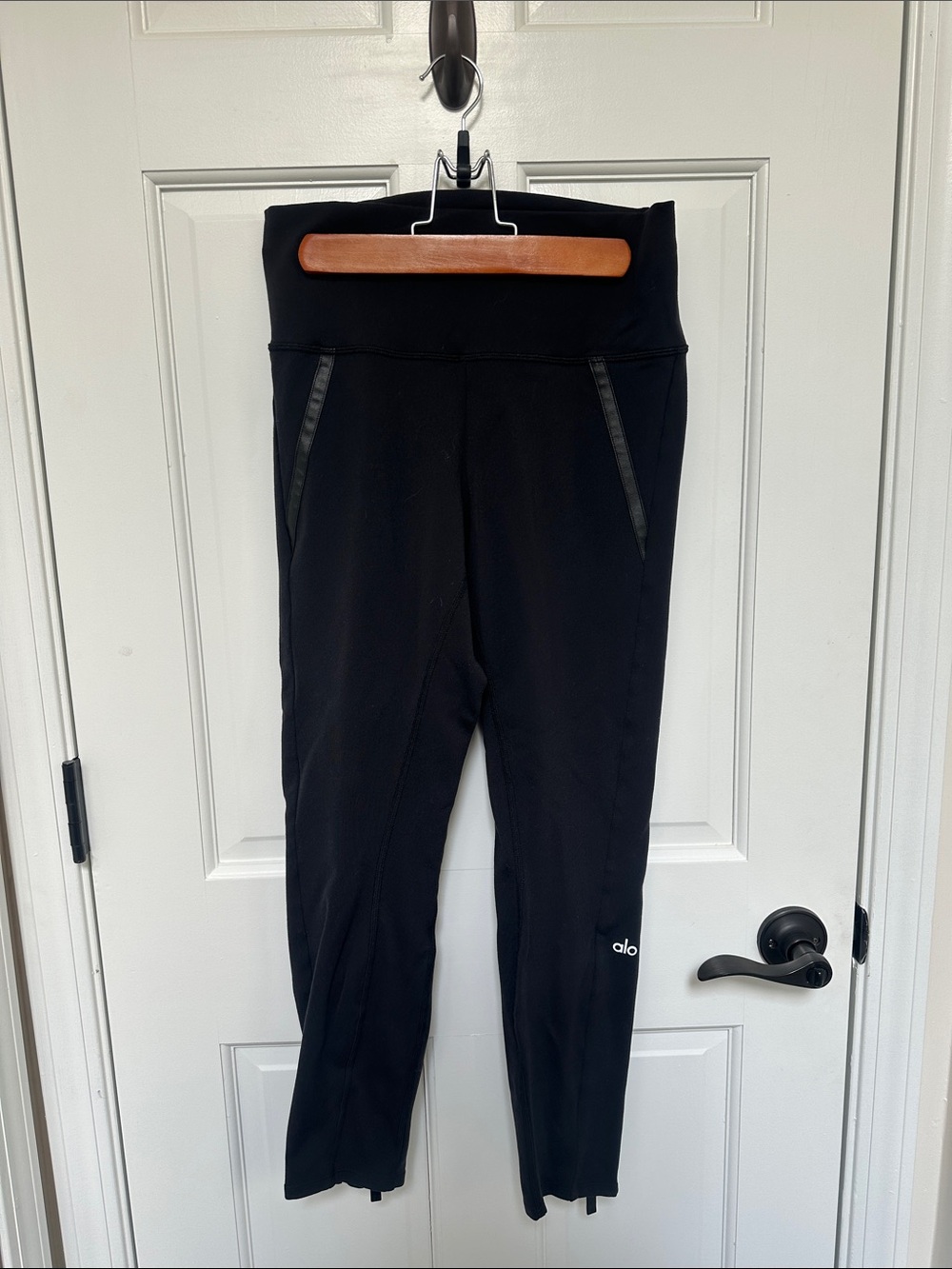 ALO Yoga Black High-Rise Leggings with Side Zip Pockets